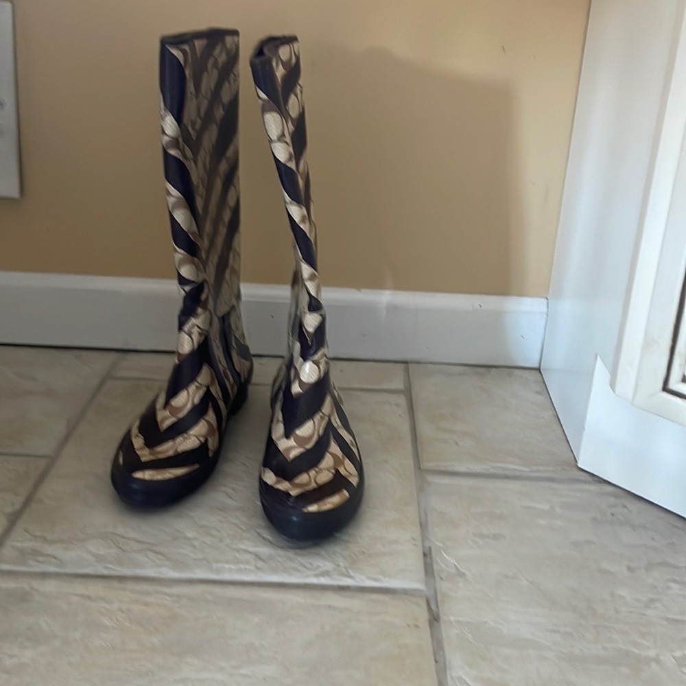 Coach rainboot size 7  tan and brown